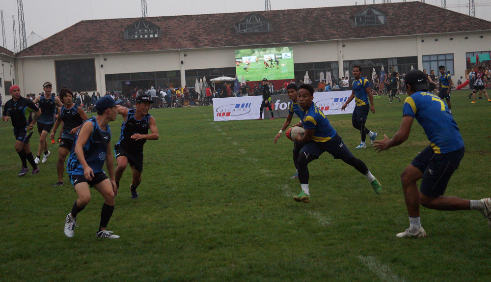 Pertembungan sengat Scorpion Touch Putrajaya menentang Hong Kong Blue Dragons. Amirul Haziq Hasdi mengatur serangan balas di kejohanan 11th Shanghai International Touch Tournament 2014.