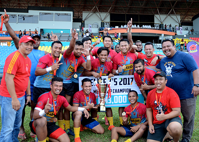 Keris Conlay terus menguasai arena ragbi tanah air di Kejohanan Ragbi Elite 7s apabila berjaya mengenepikan saingan pasukan Panthers Blowpipes dalam perlawanan akhir yang telah diadakan di Stadium Majlis Bandaraya Petaling Jaya, Kelana Jaya. Kredit Foto - Sukandaily