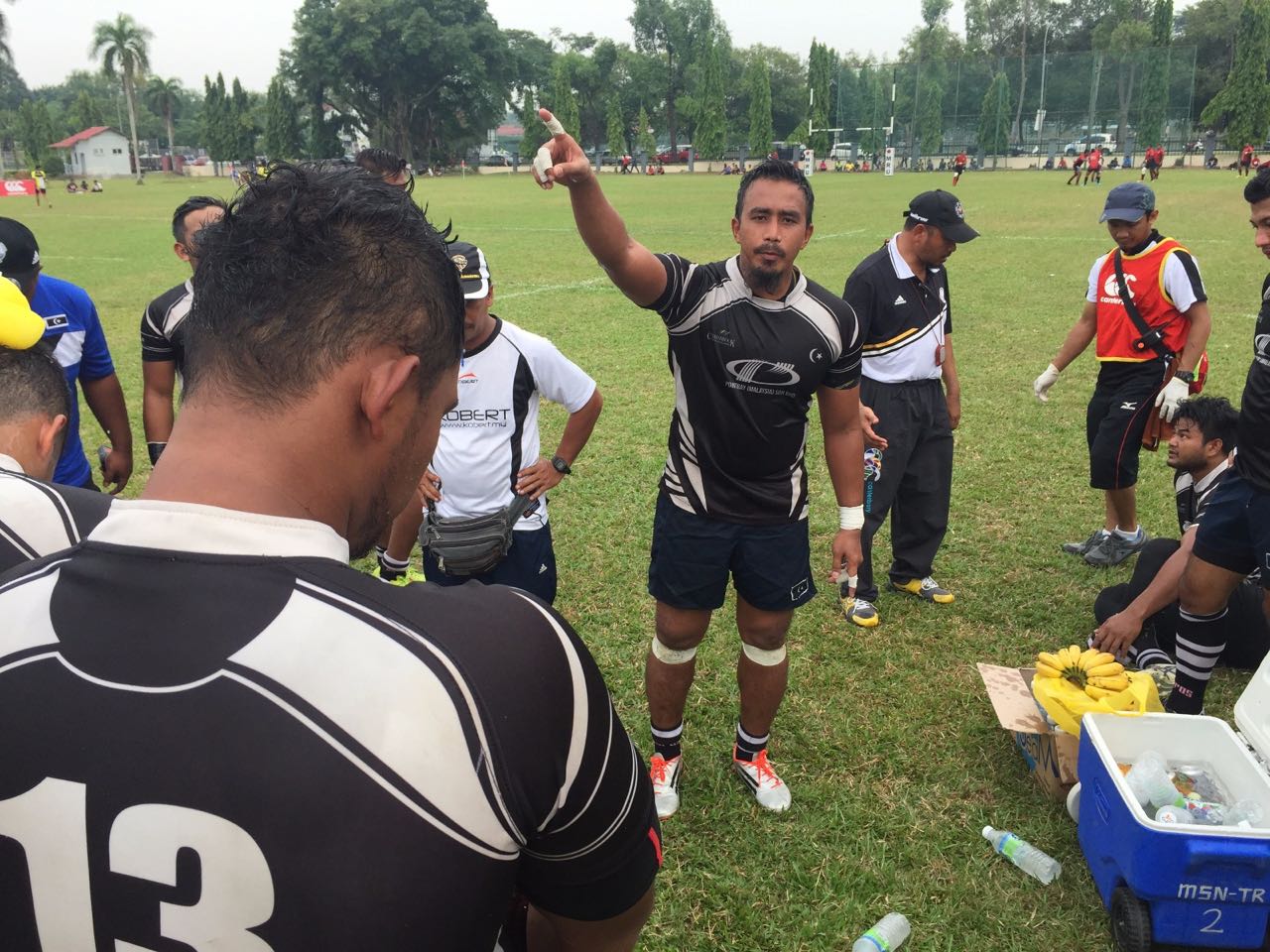 Mohd Hafiizh Zainal(tengah) sewaktu beraksi bersama pasukan negeri Terengganu di pentas Kejohanan Piala Agong 2016 edisi ke-34. Kredit Foto - Sukandaily