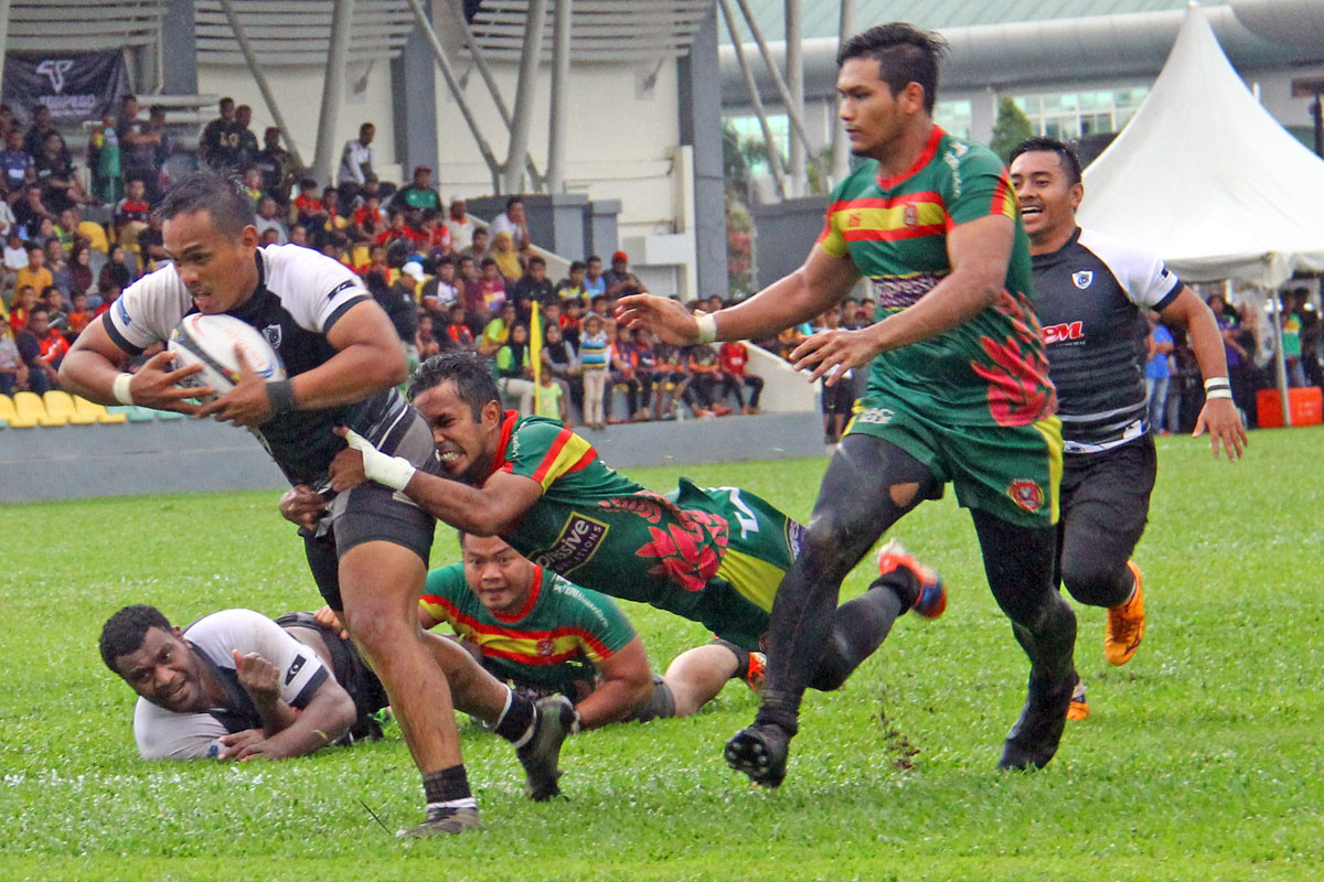 Aksi pemain flyhalf Aliff Sazrie Azmi ketika mendapatkan mata jatuhan try ke-4 buat pasukan Terengganu sewaktu menentang Kedah dalam perlawanan kedua peringkat kumpulan kejohanan ragbi Piala Agong 2018 edisi ke-36 yang telah berlansung di Stadium Sultan Abdul Halim, Alor Star. Kredit Foto - Sukandaily