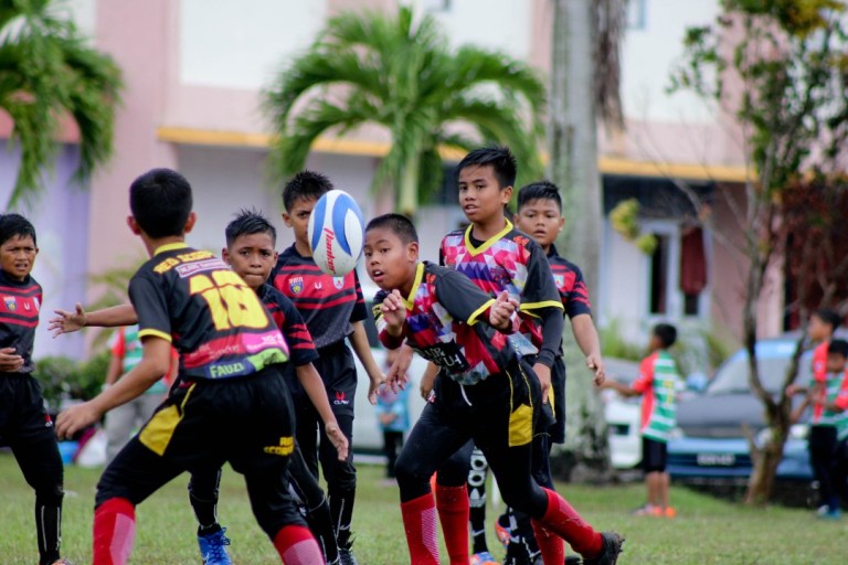 Karnival Ragbi Pantai Timur 2018 mendapat penyertaan sebanyak 33 pasukan ragbi terdiri dari 25 pasukan lelaki dan 8 pasukan perempuan dari pelbagai negeri. Kredit Foto - Facebook.com/PERSATUANRAGBIBESUT